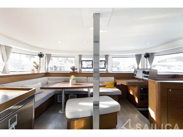Lagoon 42 - Yacht Charter Sailica
