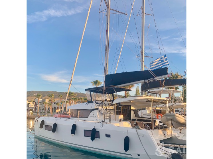 Lagoon 42 - Yacht Charter Sailica