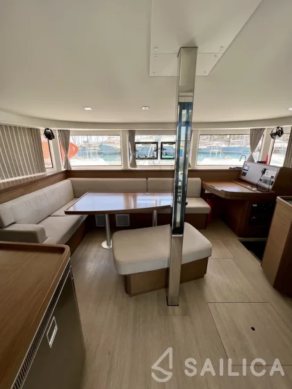 Lagoon 42 - Yacht Charter Sailica