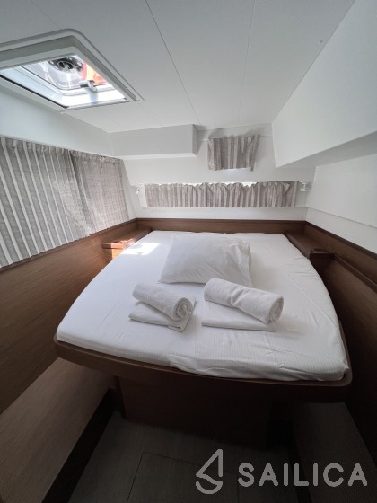 Lagoon 42 - Yacht Charter Sailica
