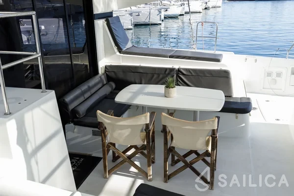 Lagoon 42 - Yacht Charter Sailica