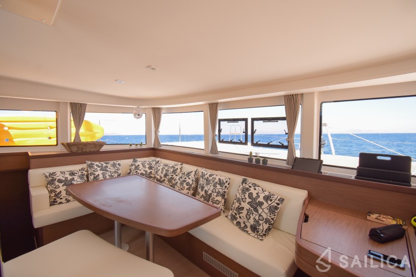 Lagoon 42 - Yacht Charter Sailica