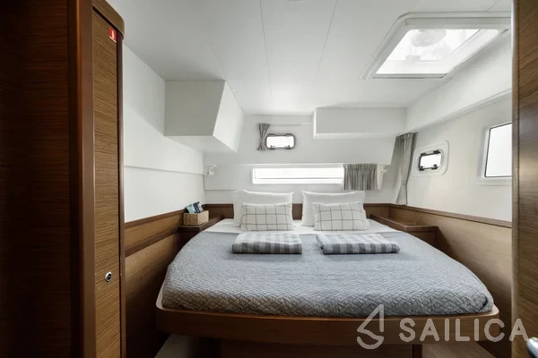 Lagoon 42 - Yacht Charter Sailica