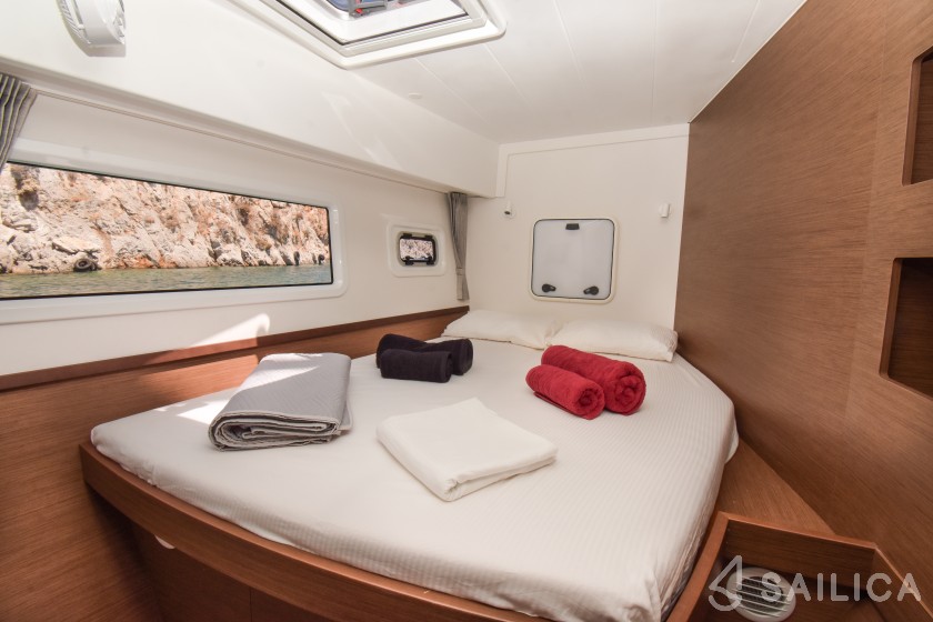 Lagoon 42 - Yacht Charter Sailica
