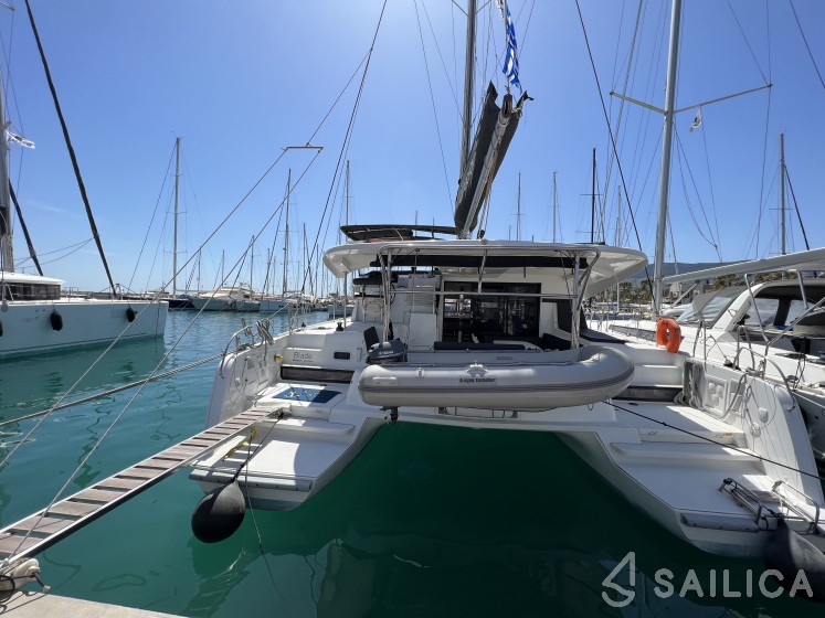 Lagoon 42 - Yacht Charter Sailica