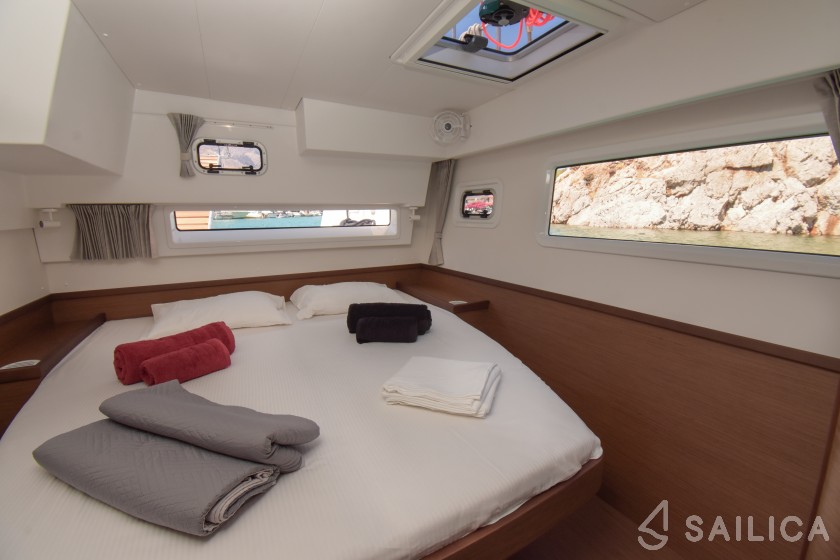 Lagoon 42 - Yacht Charter Sailica