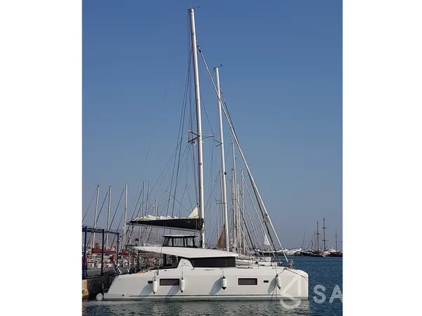 Lagoon 42 - Yacht Charter Sailica