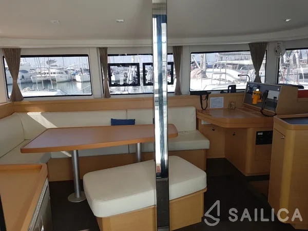 Lagoon 42 - Yacht Charter Sailica