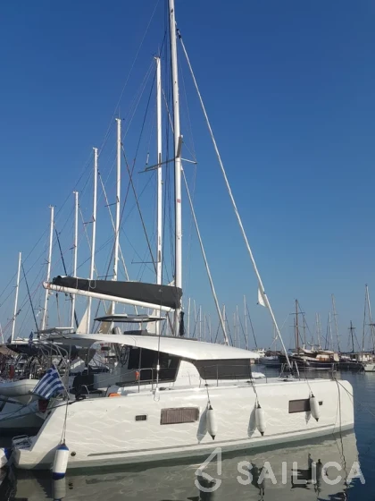 Lagoon 42 - Yacht Charter Sailica