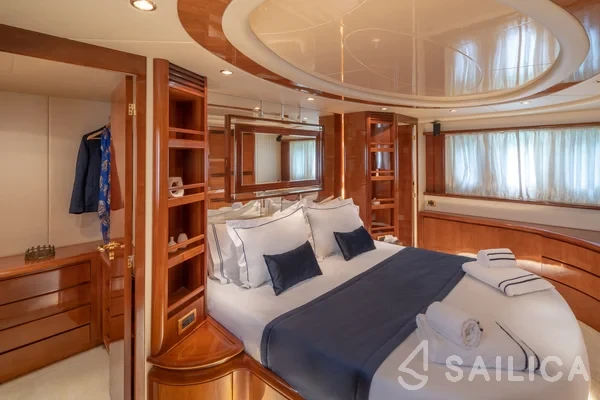 Azimut 74 - Yacht Charter Sailica