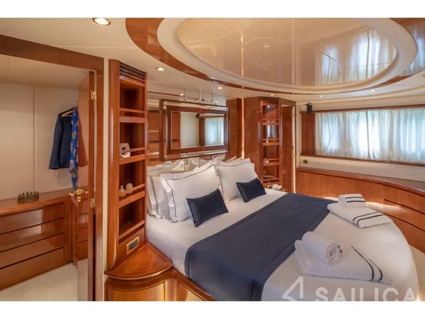 Azimut 74 - Yacht Charter Sailica