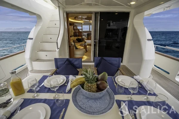 Azimut 74 - Yacht Charter Sailica