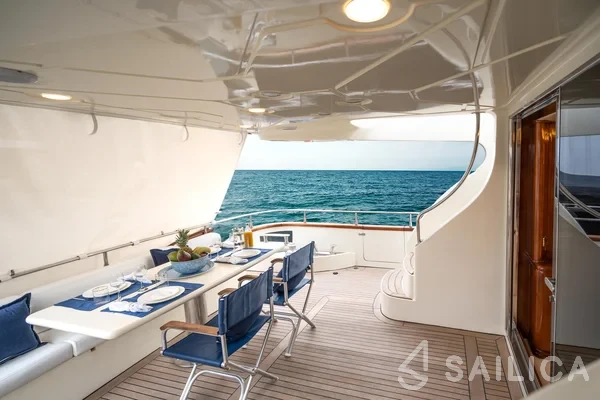Azimut 74 - Yacht Charter Sailica