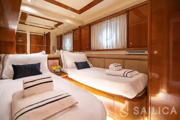 Azimut 74 - Yacht Charter Sailica