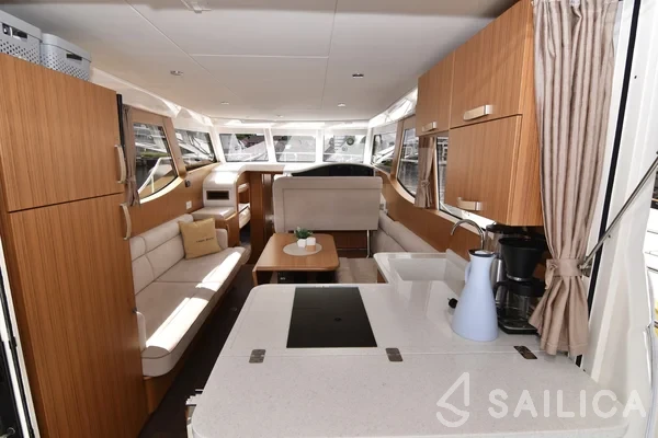 Greenline 33 - Yacht Charter Sailica