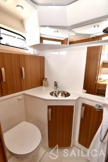 Greenline 33 - Yacht Charter Sailica