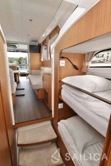 Greenline 33 - Yacht Charter Sailica