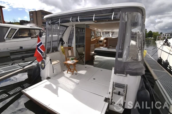 Greenline 33 - Yacht Charter Sailica