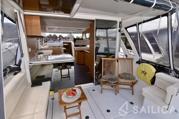 Greenline 39 - Yacht Charter Sailica