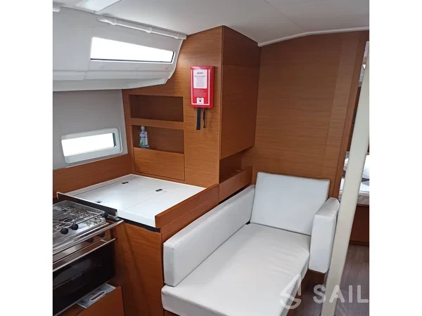 Sun Odyssey 410 - Yacht Charter Sailica