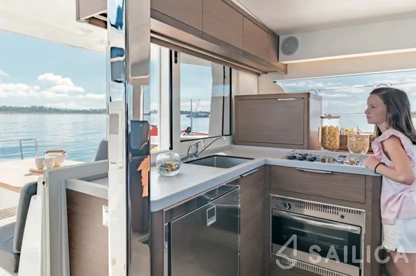 Lagoon 40 - Yacht Charter Sailica