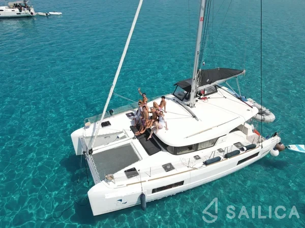 Lagoon 40 - Yacht Charter Sailica