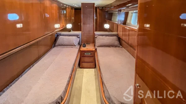 Falcon 86 - Photo #28 Falcon 86 - Yacht Charter Sailica