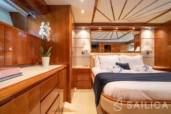 Falcon 86 - Photo #33 Falcon 86 - Yacht Charter Sailica
