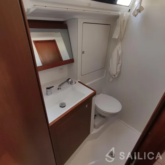 Oceanis 48 - Yacht Charter Sailica