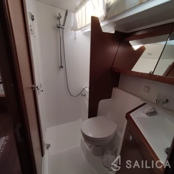 Oceanis 48 - Yacht Charter Sailica