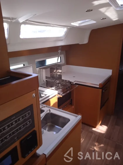 Sun Odyssey 490 - Yacht Charter Sailica