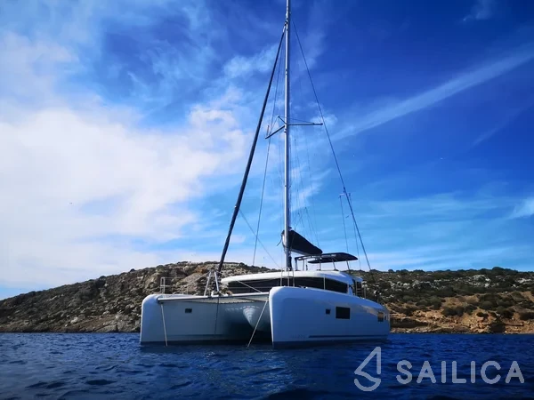 Lagoon 42 - Yacht Charter Sailica