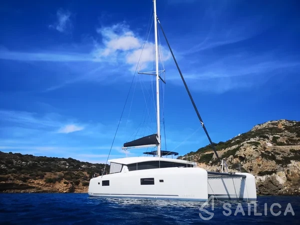 Lagoon 42 - Yacht Charter Sailica
