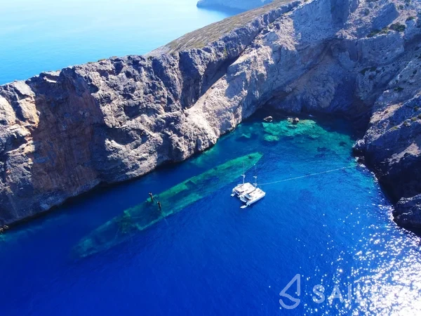 Lagoon 42 - Yacht Charter Sailica