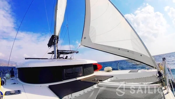 Lagoon 42 - Yacht Charter Sailica