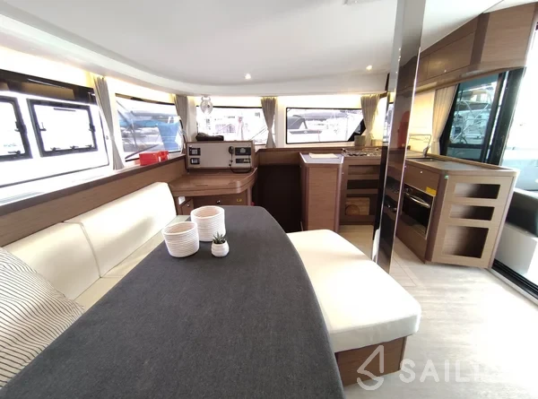 Lagoon 42 - Yacht Charter Sailica