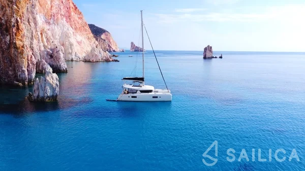 Lagoon 42 - Yacht Charter Sailica