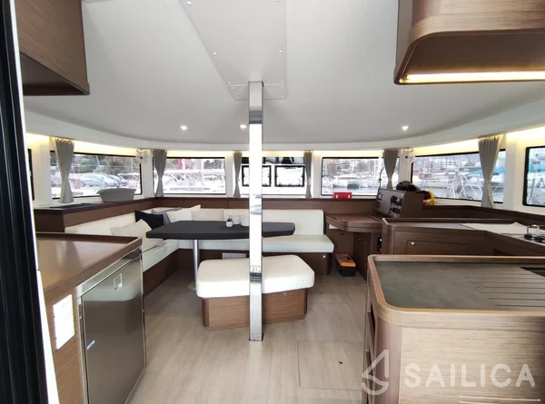 Lagoon 42 - Yacht Charter Sailica