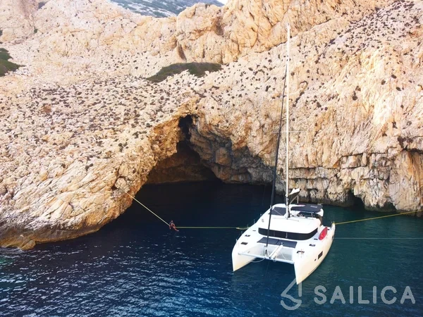 Lagoon 42 - Yacht Charter Sailica