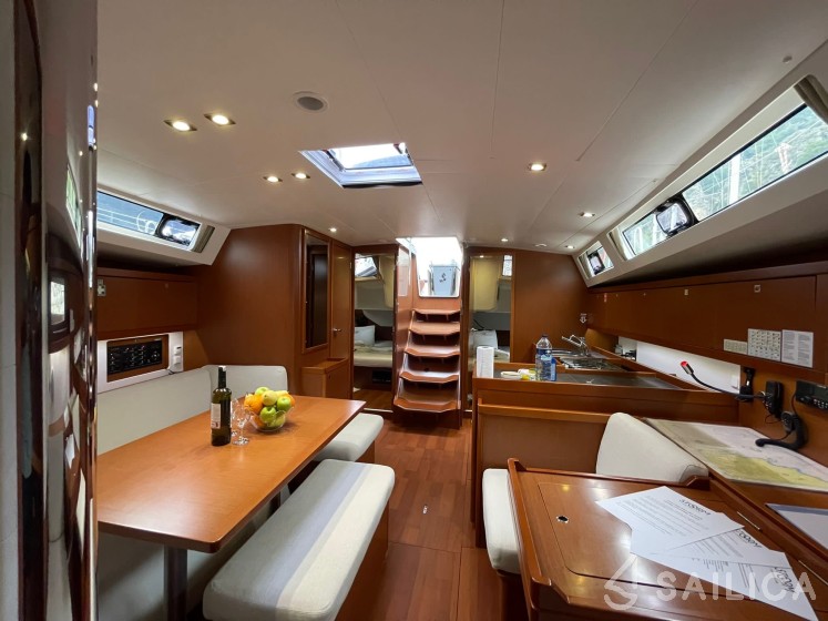 Oceanis 45 - Yacht Charter Sailica
