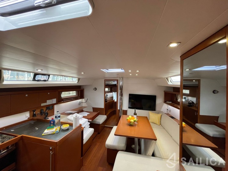 Oceanis 45 - Yacht Charter Sailica