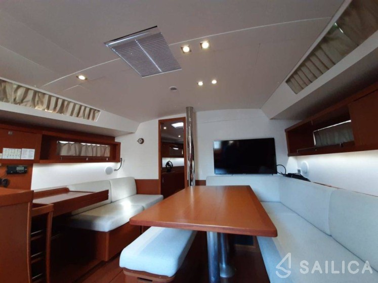 Oceanis 45 - Yacht Charter Sailica