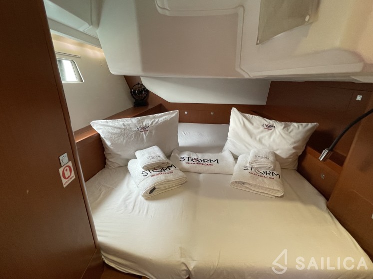 Oceanis 45 - Yacht Charter Sailica
