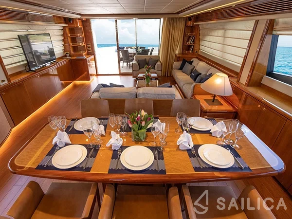 Ferretti 880 - Yacht Charter Sailica