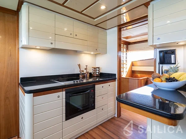 Ferretti 880 - Yacht Charter Sailica