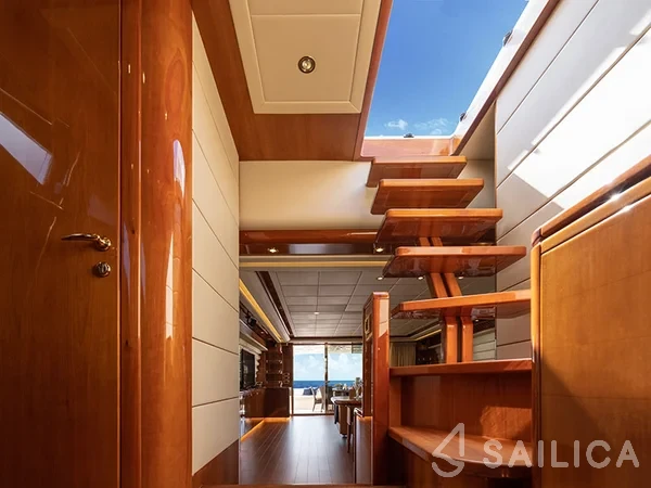 Ferretti 880 - Yacht Charter Sailica