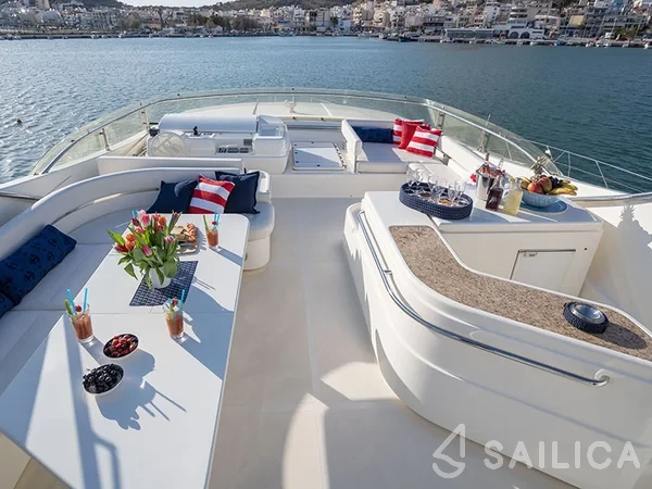 Ferretti 880 - Yacht Charter Sailica