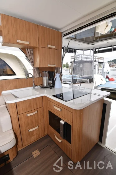 Greenline 33 - Yacht Charter Sailica