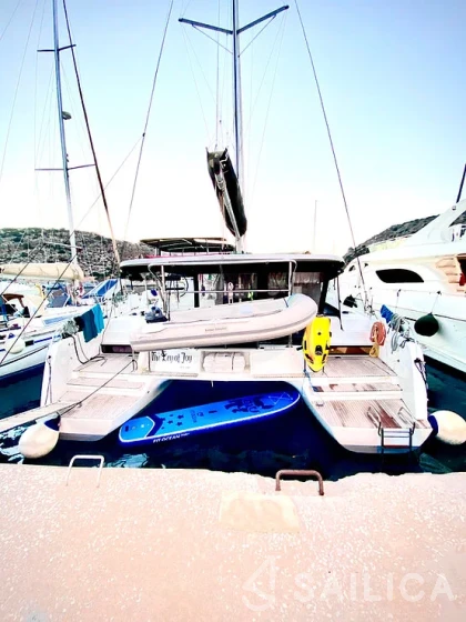 Lagoon 42 - Yacht Charter Sailica