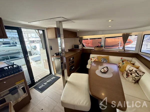 Lagoon 42 - Yacht Charter Sailica